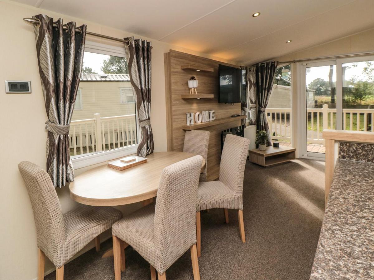 Gw28 At Goosewood Holiday Park - York — Photos 3